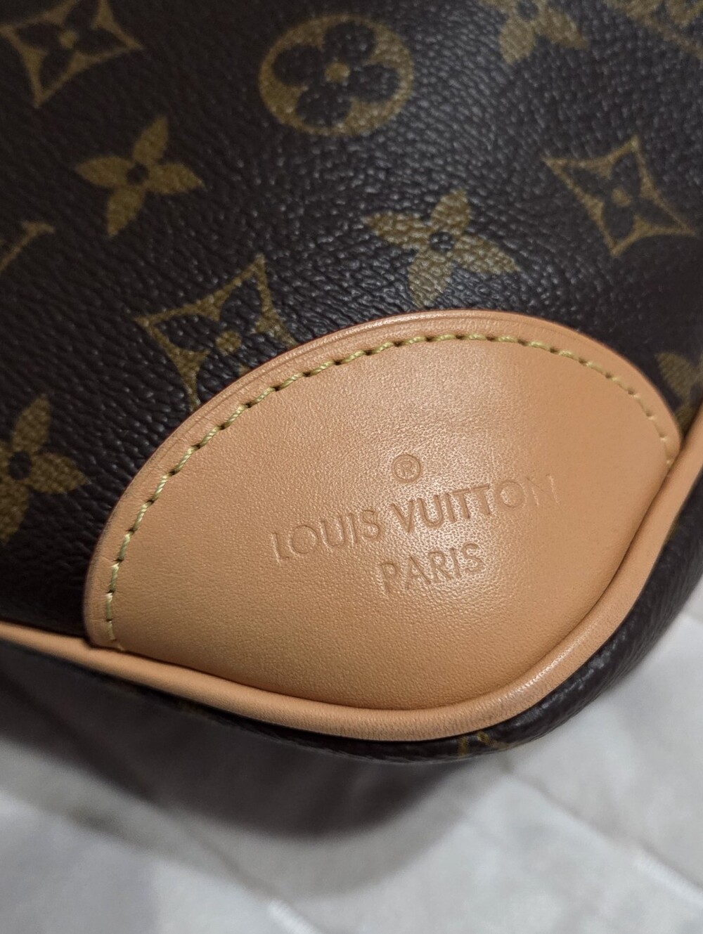 Louis Vuitton Boulogne PM - Picture 4 of 16